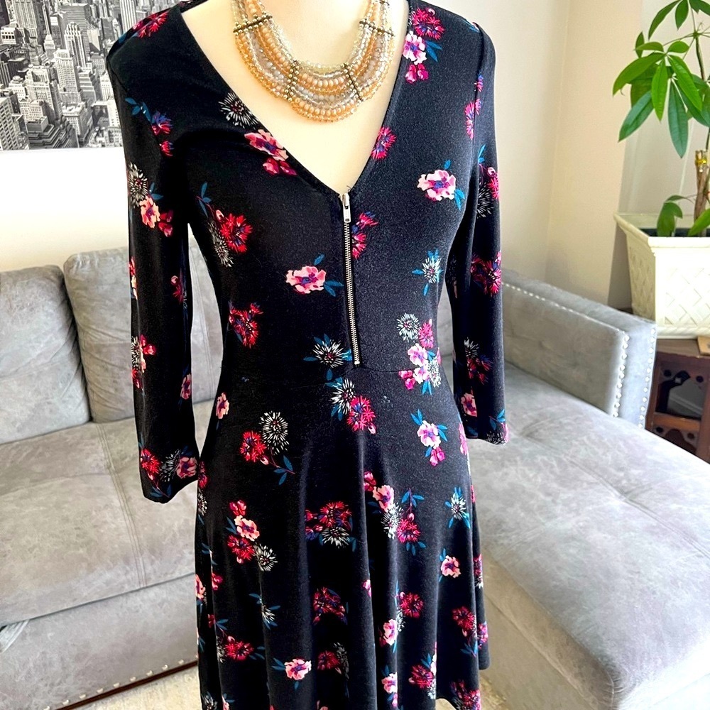 Express Blue and Black Fit and Flare V-neck Dress - Picture 4 of 10